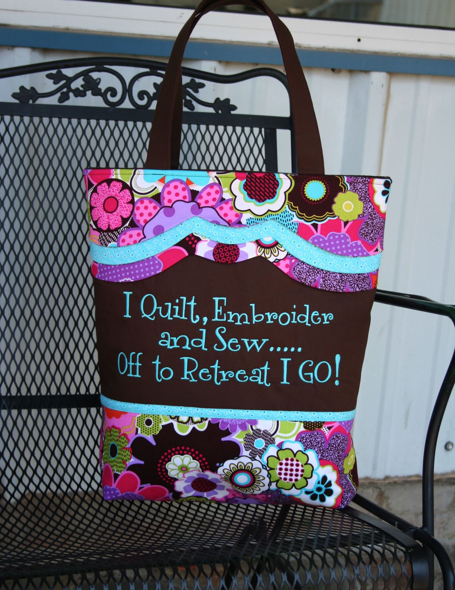 SewMichelle My Retreat Bag Pattern showcasing recessed zipper